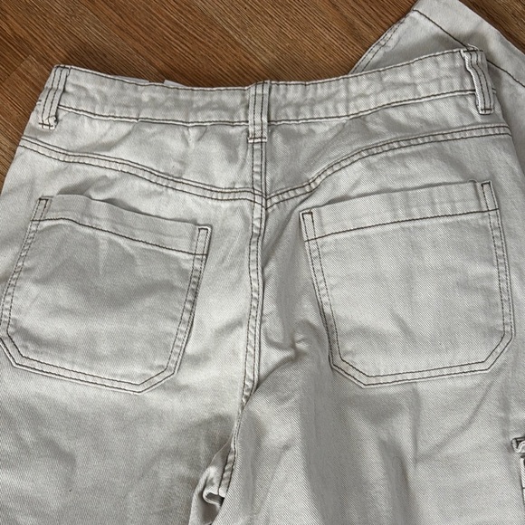 Women’s Gray Cargo Pants‎ - Picture 9 of 9